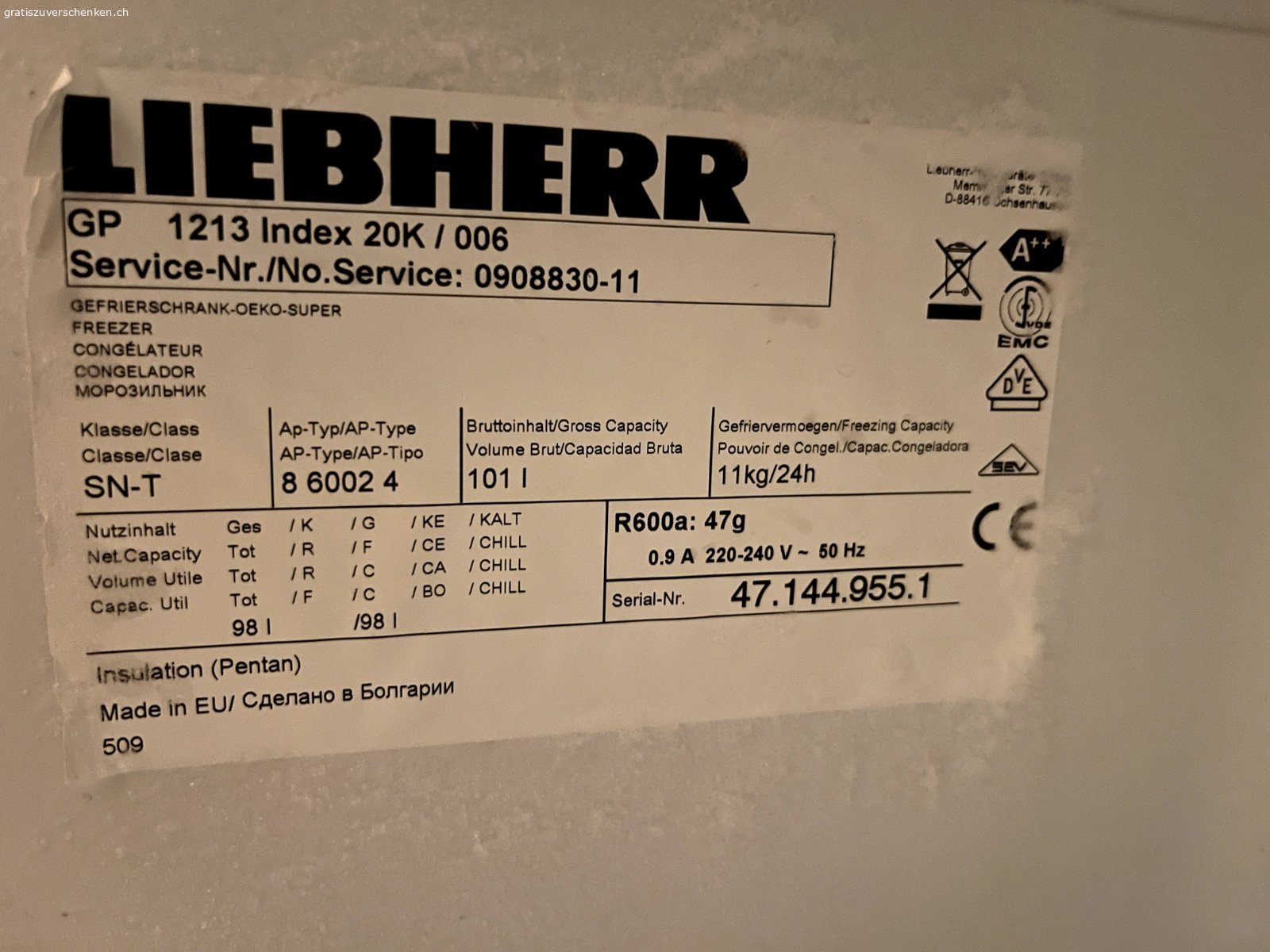 Gefrierschrank Liebherr kompakt 3 Schubladen. Wichtigste technische Daten
- Modell Liebherr GP1213 20K
- Nutzinhalt: ca. 97 bis 98 Liter
- Abmessungen (H × B × T): 85,5 × 56 × 62,5 cm
- Schubladen: 3 transparente Gefrierschubladen 
- Baujahr 2014
- Geräuschentwicklung: Sehr leise im Betrieb mit ca. 39 bis 40 dB.
- Türanschlag rechts, evt. möglich Seite zu tauschen
Läuft einwandfrei. Kleine Macke an einer Schublade, weil mal angeschlagen beim Reinigen.
Abzugeben, weil wir ein grösseres Modell brauchten.