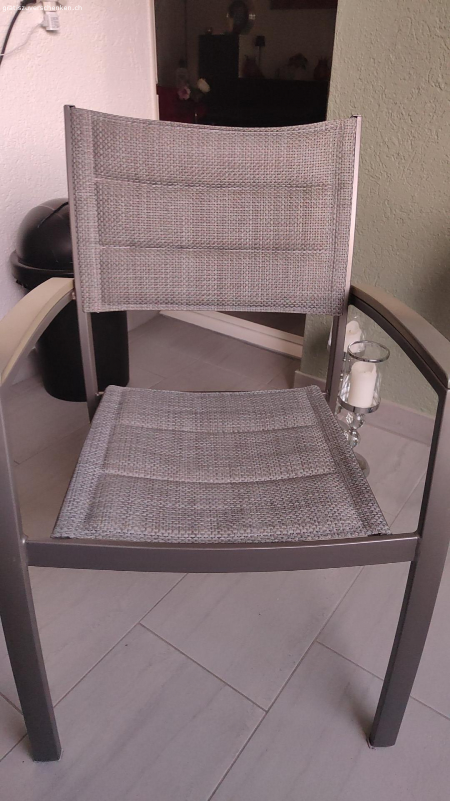 Gepolsterte Garten Stühle 4 St. 4 Garten Stühle die Gepolstert sind würden in Bösingen Gratis abholbereit.