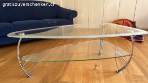 Glas-Tisch. wunderschöner Glastisch mit 2 Flächen, Oberflächen sind gut in Form, Metallbeine: Gesamthöhe 43 cm, unteres Glas bei 21 cm Höhe, Länge: 1.10 m,  Breite maximal 70 cm.