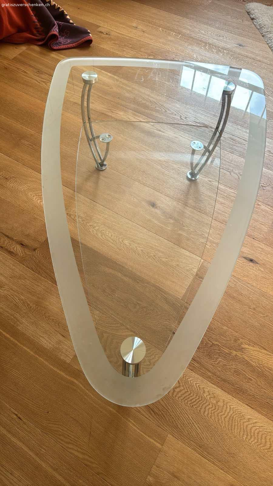 Glas-Tisch. wunderschöner Glastisch mit 2 Flächen, Oberflächen sind gut in Form, Metallbeine: Gesamthöhe 43 cm, unteres Glas bei 21 cm Höhe, Länge: 1.10 m,  Breite maximal 70 cm.