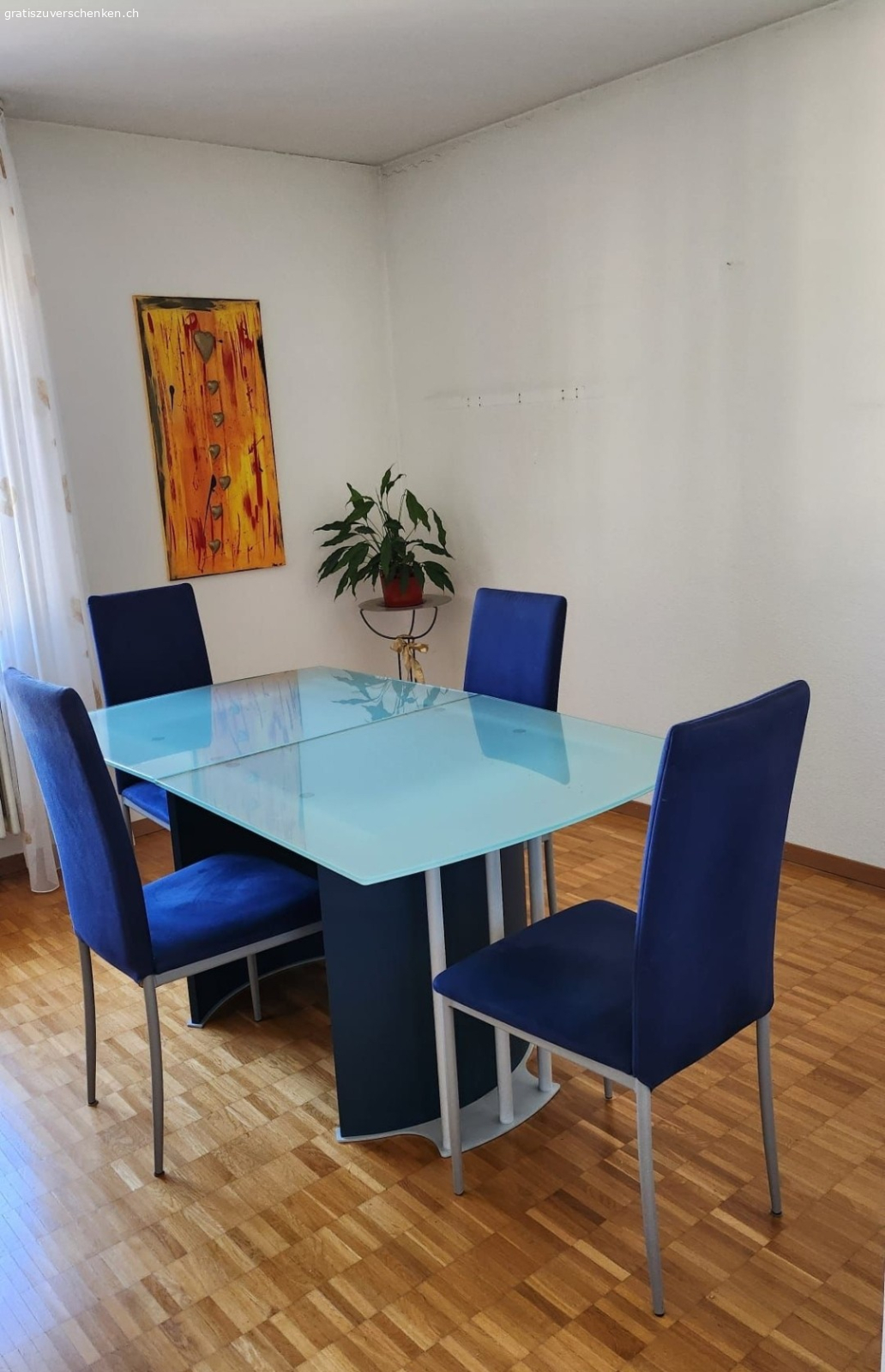 Glasesstisch 156x90mit 4 Stühlen. Ausziebarer (200cm) Glastisch mit Enlage