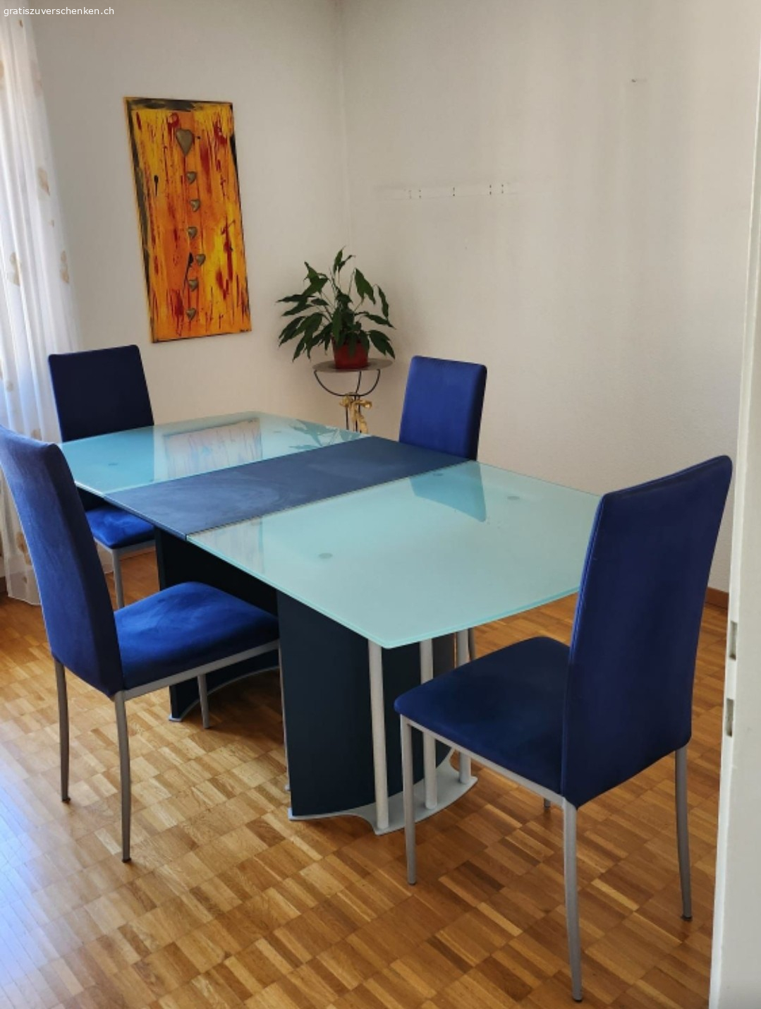 Glasesstisch 156x90mit 4 Stühlen. Ausziebarer (200cm) Glastisch mit Enlage