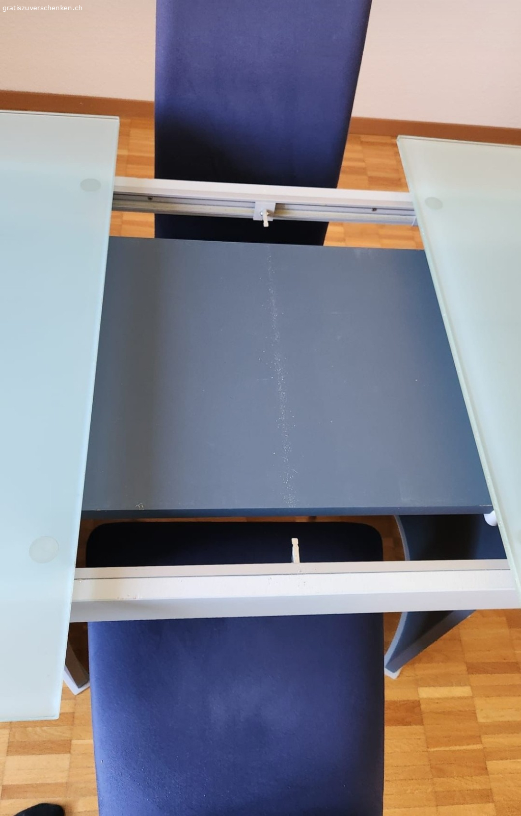 Glasesstisch 156x90mit 4 Stühlen. Ausziebarer (200cm) Glastisch mit Enlage