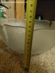 Glasschüssel. Die Masse sind auf den Fotos. Die Klassiker Glasschüssel, eher gross, gut für Feste/Gastgeber/grössere Familien.