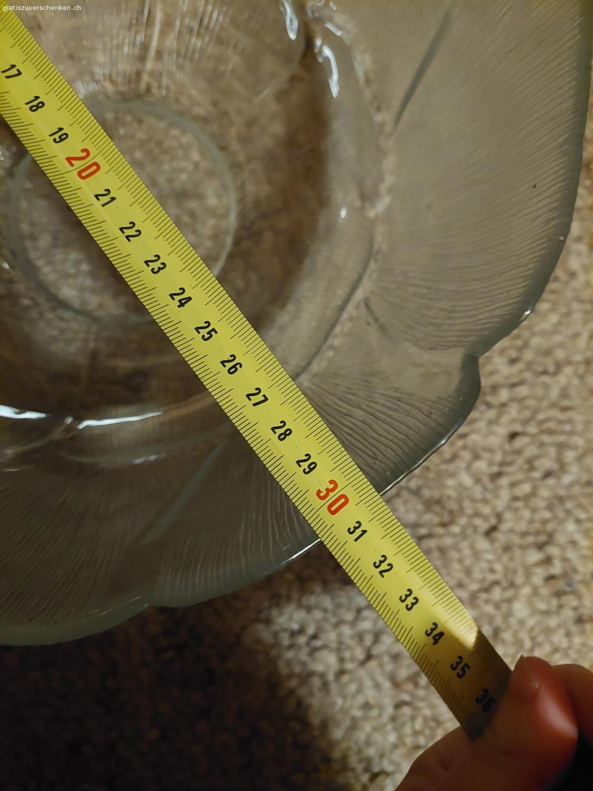 Glasschüssel. Die Masse sind auf den Fotos. Die Klassiker Glasschüssel, eher gross, gut für Feste/Gastgeber/grössere Familien.