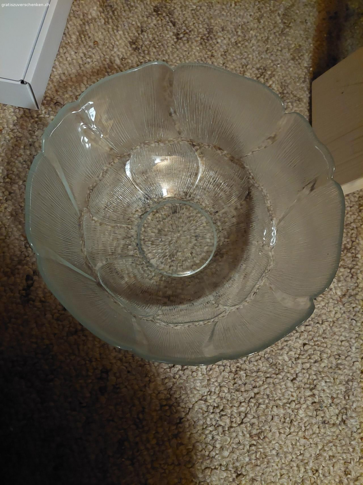 Glasschüssel. Die Masse sind auf den Fotos. Die Klassiker Glasschüssel, eher gross, gut für Feste/Gastgeber/grössere Familien.