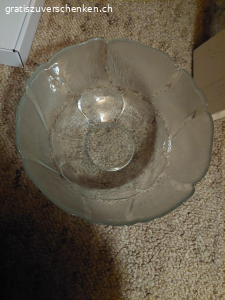 Glasschüssel. Die Masse sind auf den Fotos. Die Klassiker Glasschüssel, eher gross, gut für Feste/Gastgeber/grössere Familien.