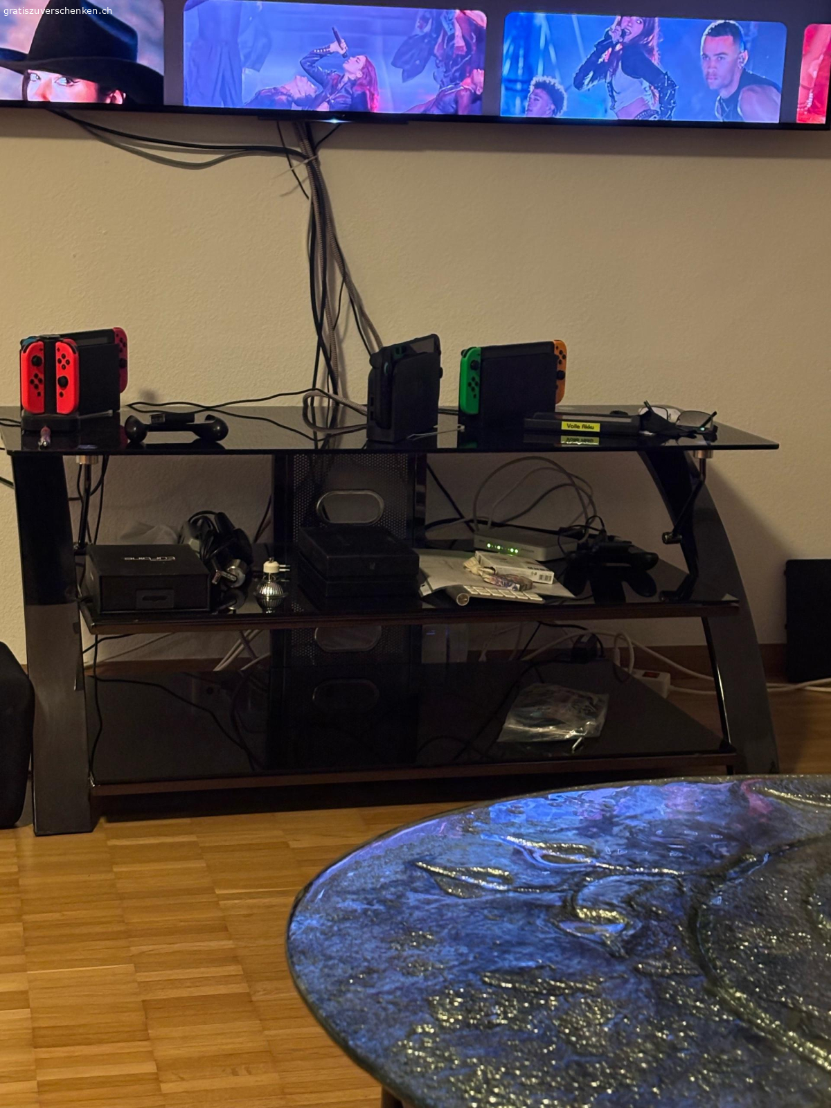 Glasstisch zur verschenken. Glasstisch für Wohnzimmer