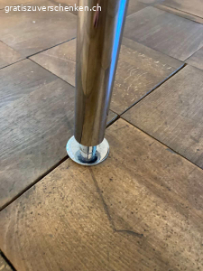 Glastisch. Schöner Glastisch. Die Beine sind verstellbar. Die Glasplatte ist abnehmbar.
Länge 160 cm
Breite 80 cm
Höhe 73 cm