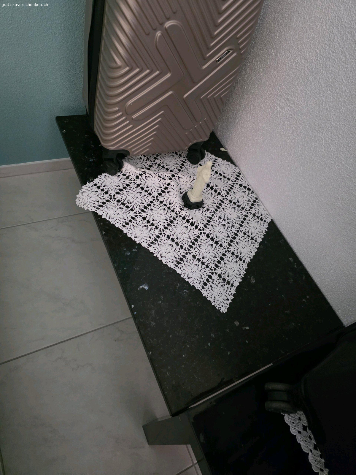 Granit Tisch. Muss in Gisikon geholt werden