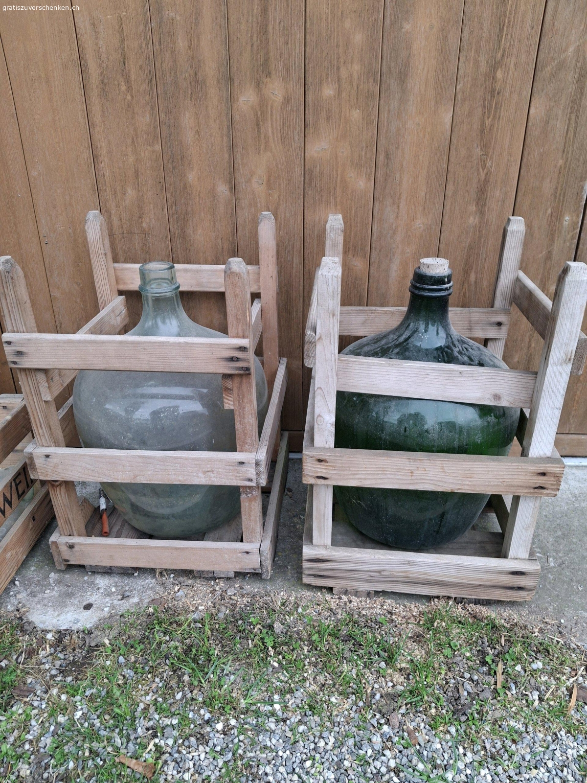 gratis 2 Glasflaschen. Zustand siehe Foto
abzuholen in Aadorf