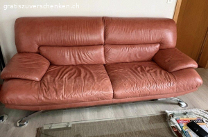 Gratis 2er und 3er Sofa. 2er und 3er Sofa zu verschenken.
Material Kunst-Leder

Es kann auch nur eines der beiden abgeholt werden

2er = Länge 1.83m
          Breite  0.92m 
3er = Länge  2.23
           Breite  1.03m 

Zustand siehe Fotos 
Abzuholen in 9658 Wildhaus 
1. Stock, ohn