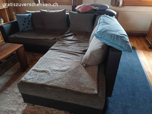 Gratis Abholung bis  April 2026 oder nach Vereinbarung!. Allgemein Zustand  gut bis sehr gut!
Cousch  Abholung bis Ende April 2026
Müssen Minimum 2 mann sei!

Sidebord  und Kinderbettgestell können sofort abgeholt werden!

Wäre noch ein kinderwagen jg.1986 top Zustand mit tragische!