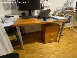Gratis Aktenschrank, Regal, Holzbett, Schreibtisch etc.