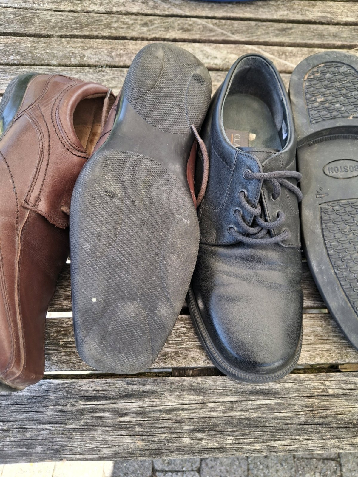 gratis Herren Schuhe. schw 39
braun 40
fast nie getragen
abzuholen in Aadorf kein Versand