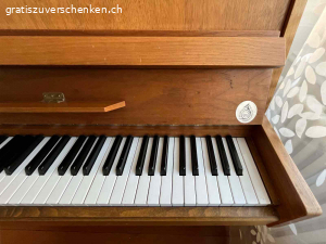 gratis Klavier «Nordiska Piano futura 2 ». Gratis Abzugeben Klavier Nordiska Piano futura 2, Jahrgng ca. 1976. Masse B:140cm, H:106 cm, T: 52cm. Ist vor 5 Jahren das letzte mal gestimmt worden, funktioniert einwandfrei. Das Holz aussen ist fleckig, siehe Fotos.
Muss selber Abgeholt werden, 1. Stock in Basel-Stadt.