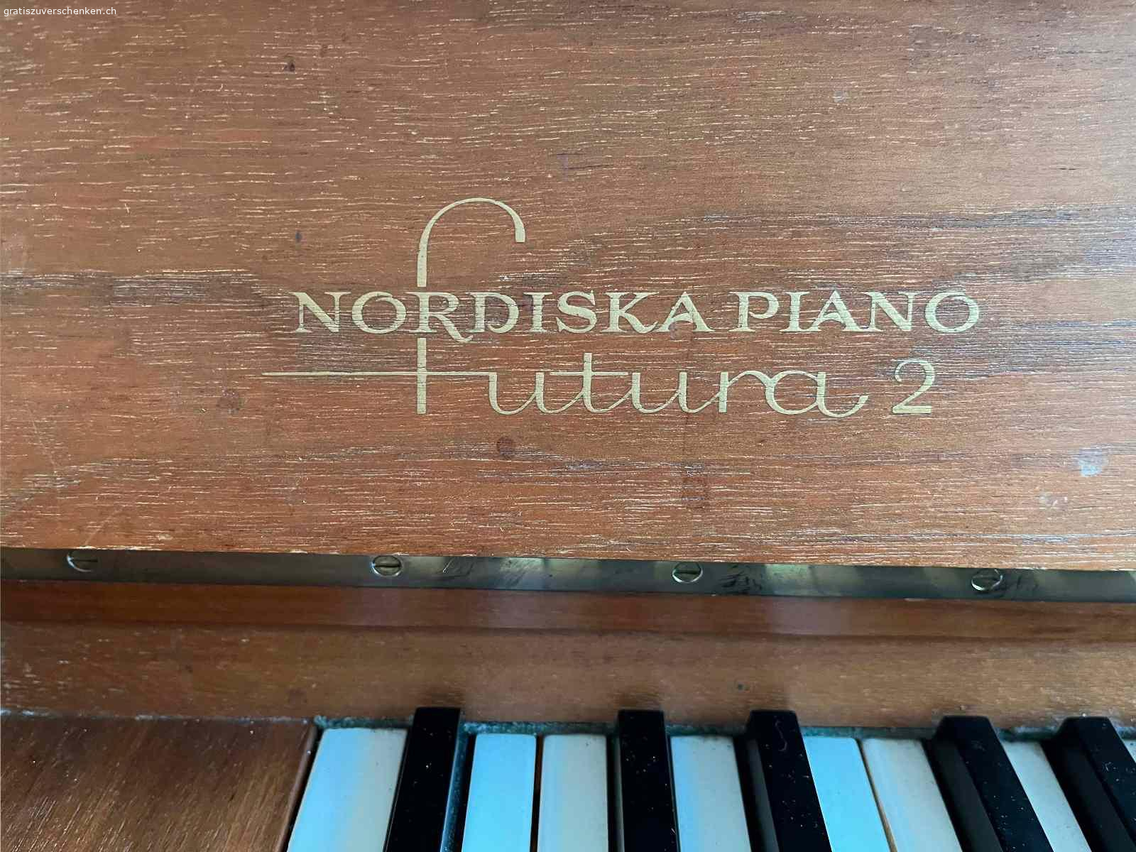 gratis Klavier «Nordiska Piano futura 2 ». Gratis Abzugeben Klavier Nordiska Piano futura 2, Jahrgng ca. 1976. Masse B:140cm, H:106 cm, T: 52cm. Ist vor 5 Jahren das letzte mal gestimmt worden, funktioniert einwandfrei. Das Holz aussen ist fleckig, siehe Fotos.
Muss selber Abgeholt werden, 1. Stock in Basel-Stadt.