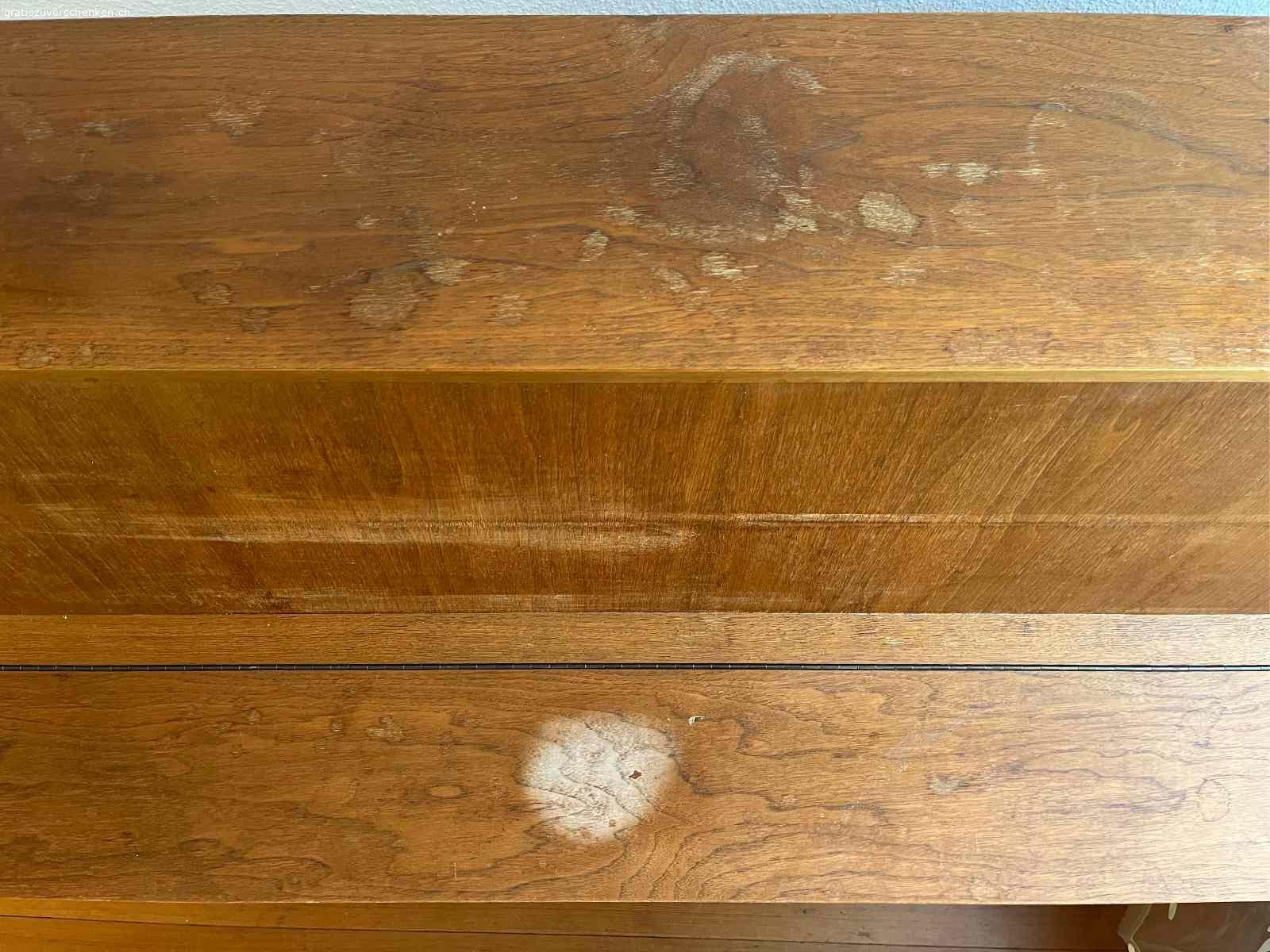 gratis Klavier «Nordiska Piano futura 2 ». Gratis Abzugeben Klavier Nordiska Piano futura 2, Jahrgng ca. 1976. Masse B:140cm, H:106 cm, T: 52cm. Ist vor 5 Jahren das letzte mal gestimmt worden, funktioniert einwandfrei. Das Holz aussen ist fleckig, siehe Fotos.
Muss selber Abgeholt werden, 1. Stock in Basel-Stadt.