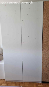 Gratis Kleiderschrank (3 Einzelstücke). Drei Kleiderschränke Ikea Pax (1x weiss, 50x60x201, 1x weiss 100x60x201,, 1 x Kork/dunkel 100x60x201)
Gratis zu vergeben. Kleiderschränke sind total intakt, aber haben Gebrauchsspuren. Auf dem grösseren weissen Schrank sind Klebebandresten, die einfach weggekratzt werden können.

Müssen entweder selbst abgebaut werden oder heruntergetragen werden. Unser Lift ist sehr klein.