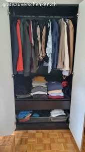 Gratis Kleiderschrank (3 Einzelstücke). Drei Kleiderschränke Ikea Pax (1x weiss, 50x60x201, 1x weiss 100x60x201,, 1 x Kork/dunkel 100x60x201)
Gratis zu vergeben. Kleiderschränke sind total intakt, aber haben Gebrauchsspuren. Auf dem grösseren weissen Schrank sind Klebebandresten, die einfach weggekratzt werden können.

Müssen entweder selbst abgebaut werden oder heruntergetragen werden. Unser Lift ist sehr klein.