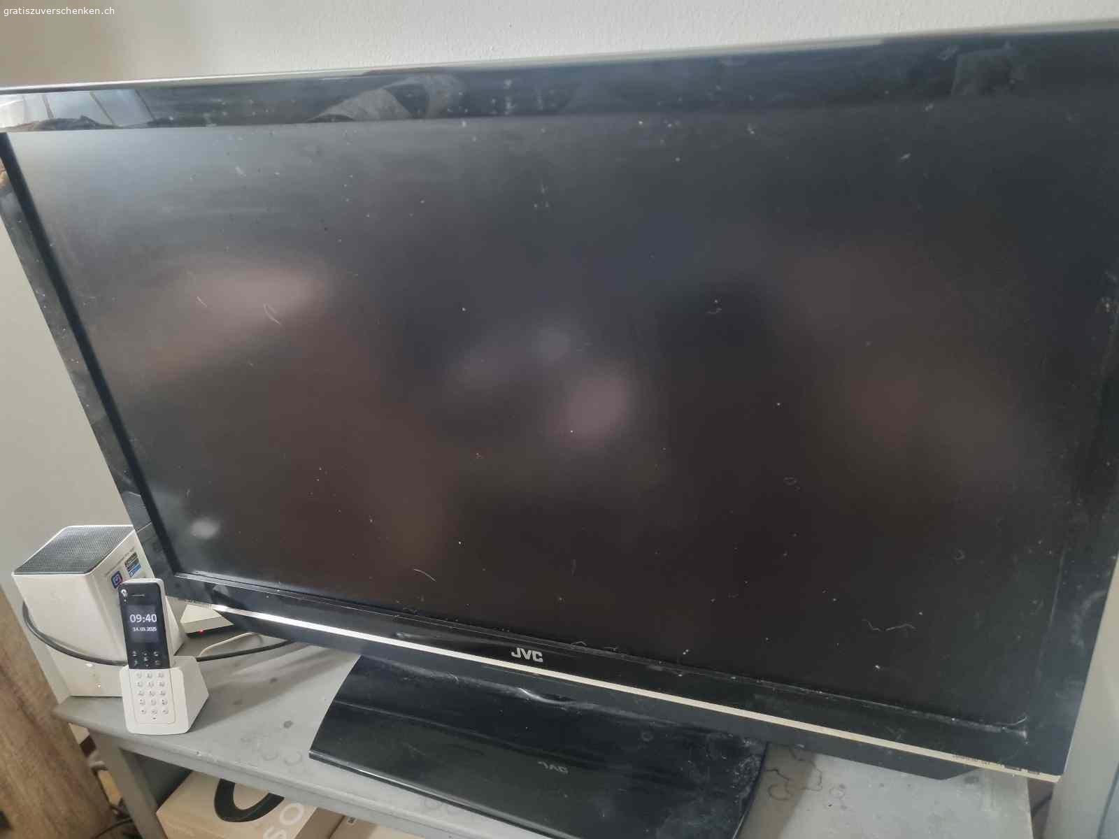 Gratis Möbel zu verschenken (Abholung und Transport selbst). verschenke folgende Möbel:
Sofa (2019 gekauft, gut erhalten, leichte Kratzspuren durch meine Katze, aber keine Urinspuren, nur Haar und Staub durch den Umzug)
Schrank (ca. 20 Jahre alt, aber noch intakt)
Ikea Kommode (2019 gekauft, gut erhalten)
Boxspringbett (2019 gekauft, sehr bequem, Kratzspuren, Matratze leicht verkrümmt, ansonsten in gutem Zustand)
Wichtig:
Alle Möbel müssen selbst abgeholt, abgebaut, getragen, und transportiert werden.
Ich helfe nicht beim Abbau, Transport, Auseinandernehmen oder Nachuntentragen der Möbel (Bett, Schrank, Kommode, Sofa).
Alle Möbel befinden sich im 2. Stock.
Alle Möbel müssen von euch selbst abgebaut, transportiert und getragen werden.
Zusätzlich: Im 3. Stock gibt es noch ein Sofa und ein Bett, die seit ca. 6 Jahren nicht mehr benutzt wurden. Bei Interesse sende ich gerne Fotos. Diese Möbel müssen ebenfalls selbst abgebaut, transportiert und getragen werden.
Bitte nur bei ernsthaftem Interesse melden! Ich biete die Möbel kostenlos an, aber der Abbau, Transport und das Tragen müssen selbst organisiert werden.