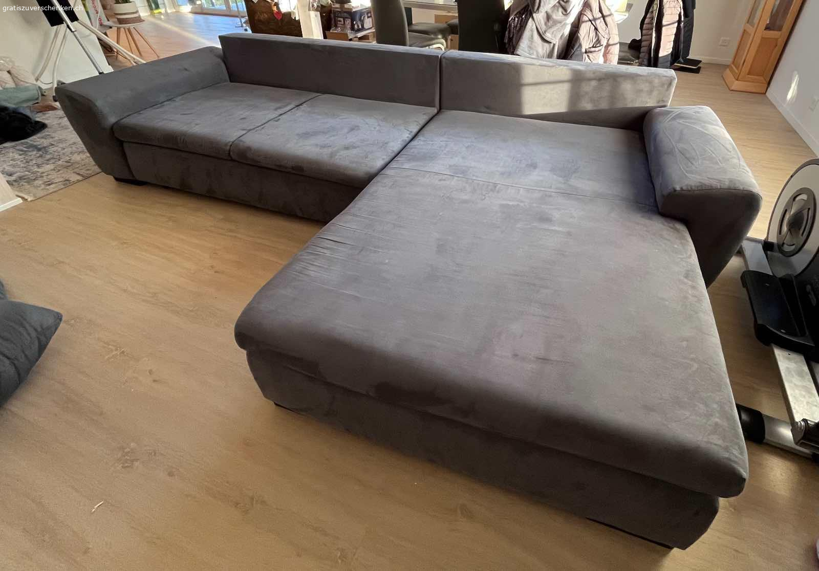 Gratis Sofa per sofot!. Gratis Sofa abzuholen, gut erhalten. Vereinzelt kleine Flecken, siehe Foto
Muss selbst in Felben TG abgeholt werden (1 Treppe)