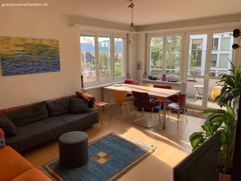 GRATIS Stoffsofa zum abgeben in Dunkelblau. Sehr schönes Stoffsofa in Dunkelblau, gratis abzugeben in Zürich (8057).
Da sich das Sofa derzeit im Keller befindet, steht momentan nur dieses eine Foto zur Verfügung.

Bitte bei der Kontaktaufnahme gleich angeben, wann eine Abholung möglich wäre.

Freundliche Grüsse
Stephen