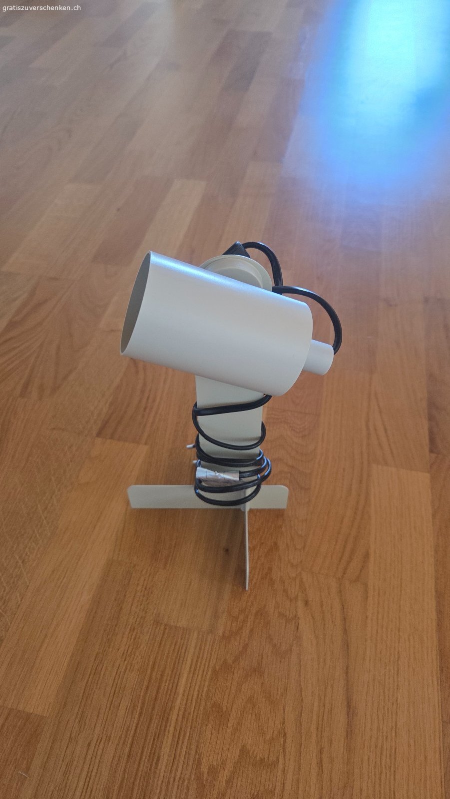 Gratis zum Abholen: Ikea Lampen. Vier praktisch unbenutzte Ikea Lampen gratis zur Abholung.