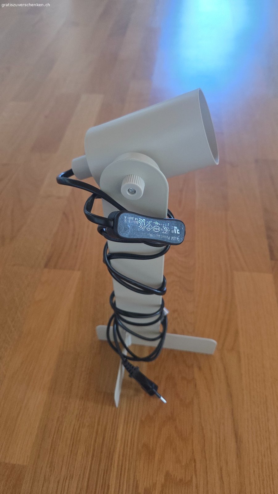 Gratis zum Abholen: Ikea Lampen. Vier praktisch unbenutzte Ikea Lampen gratis zur Abholung.