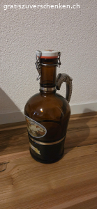 Grosse Zwickel Bierflasche leer. Grosse, leere Zwickel Bierflasche. Zustand tiptop. Nur Abholung. Ich abtworte nur per sms, also Handynummer angeben, sonst gibt es keine Antwort