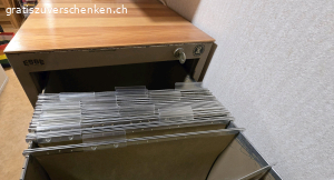 Hängeregister-Schrank. Hangeregister-Schrank
Grösse ca. T=67cm B=42cm H=113cm
mit vielen Hängeregister.

Muss in Brienz abgeholt werden.