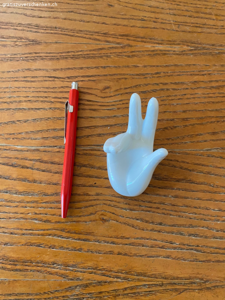 Hand aus Porzelan