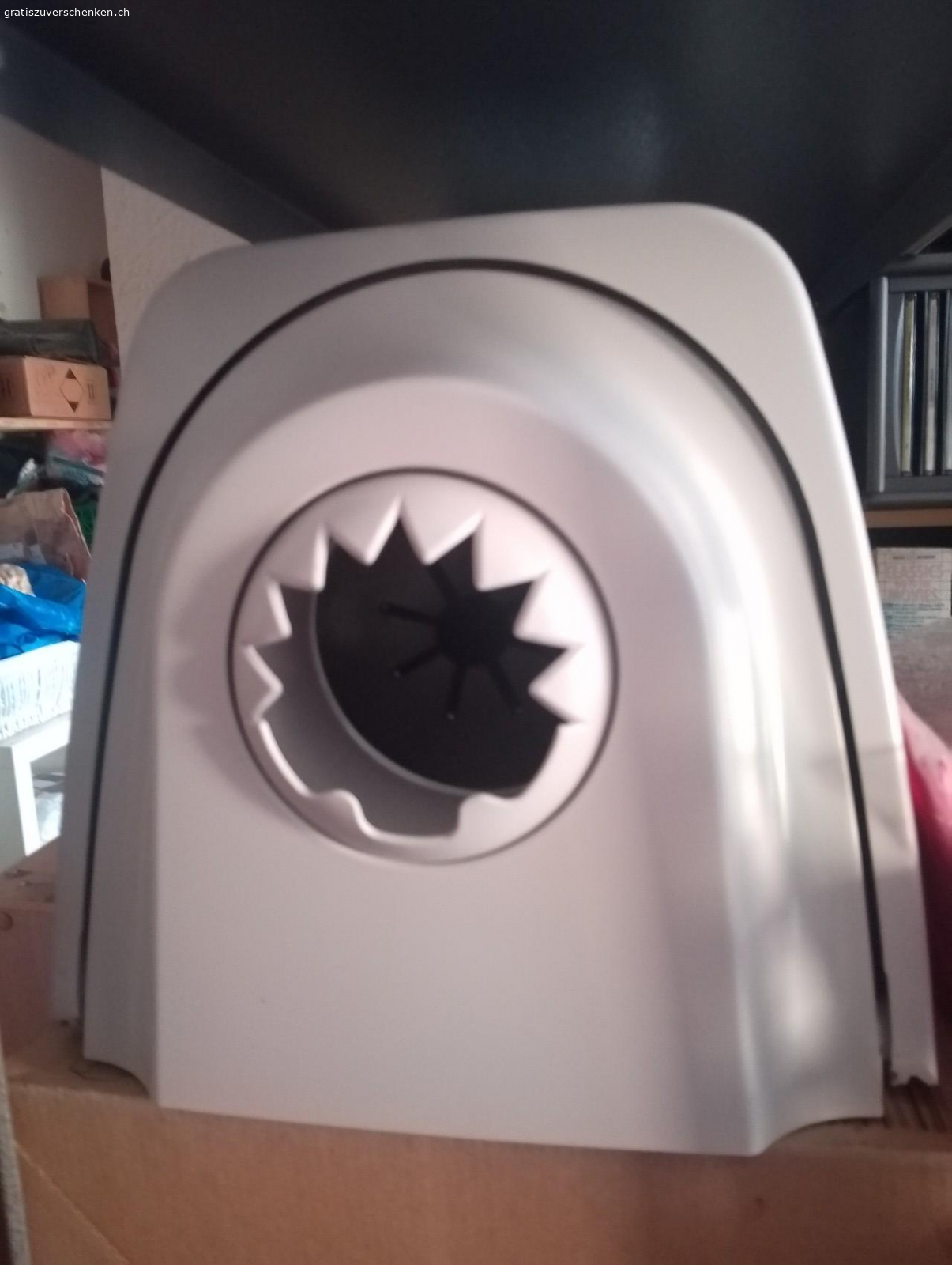 Hand Tuch dispenser. Katrin System Towel Dispenser