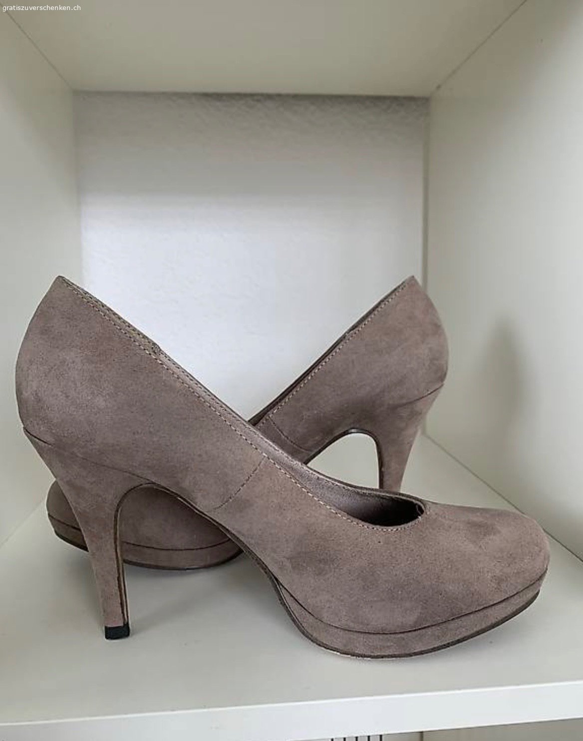 High Heels Grösse 39. graue Heels nie getragen,beige ca. 2x