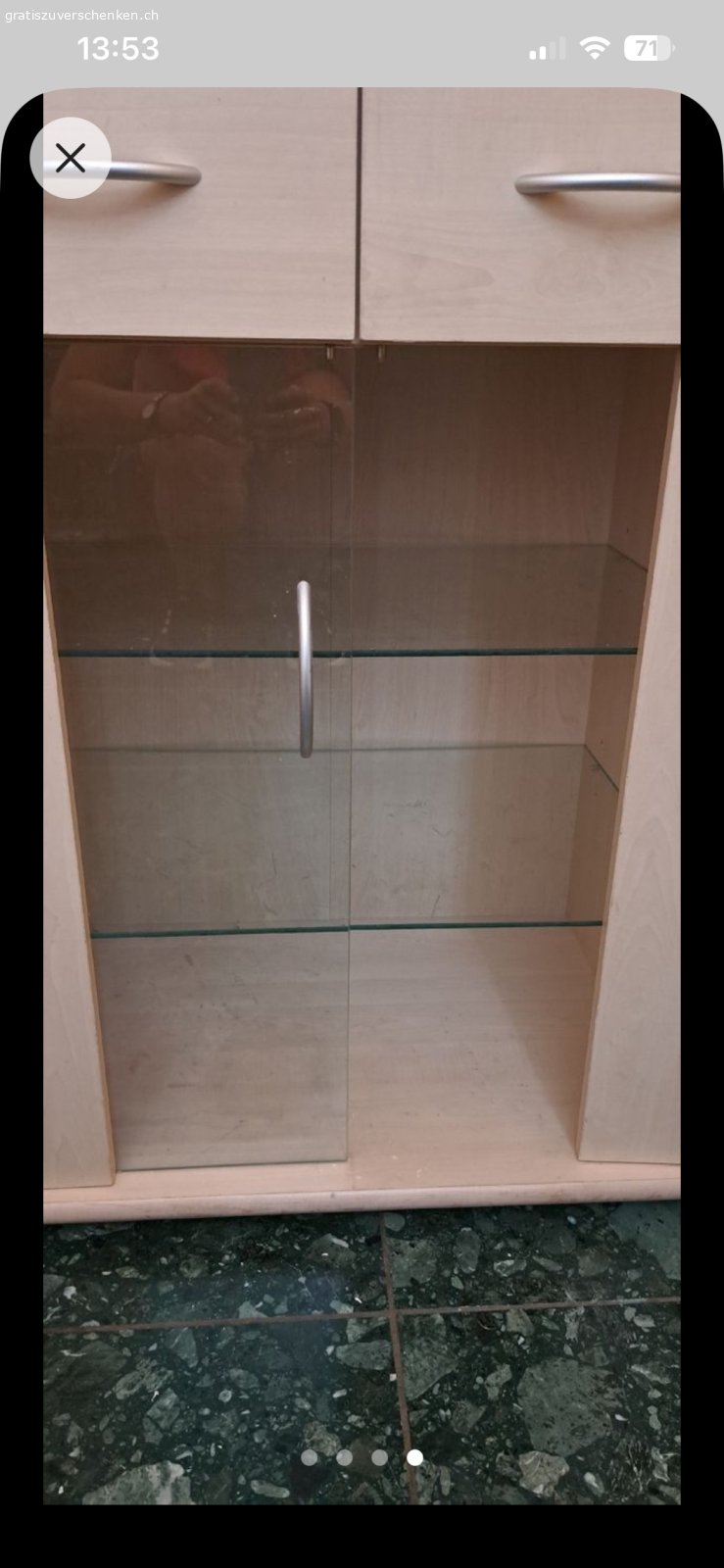 Highboard, beige, 1 Türe fehlt. 1 Türe fehlt und die Tablare teils ein wenig aufgequollen. Muss abgeholt werden und auch selbst auseinandergenommen.