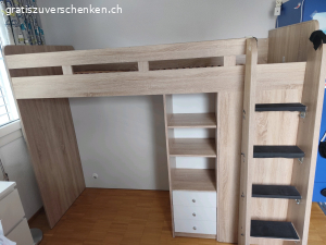Hochbett mit Kleiderschrank