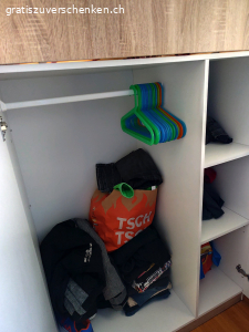 Hochbett mit Kleiderschrank