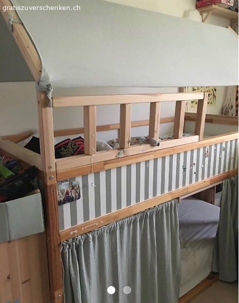 Hochbett mit Rutschbahn. Hochbett mit Rutschbahn und Treppe