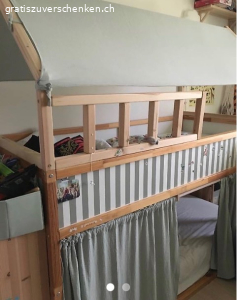 Hochbett mit Rutschbahn