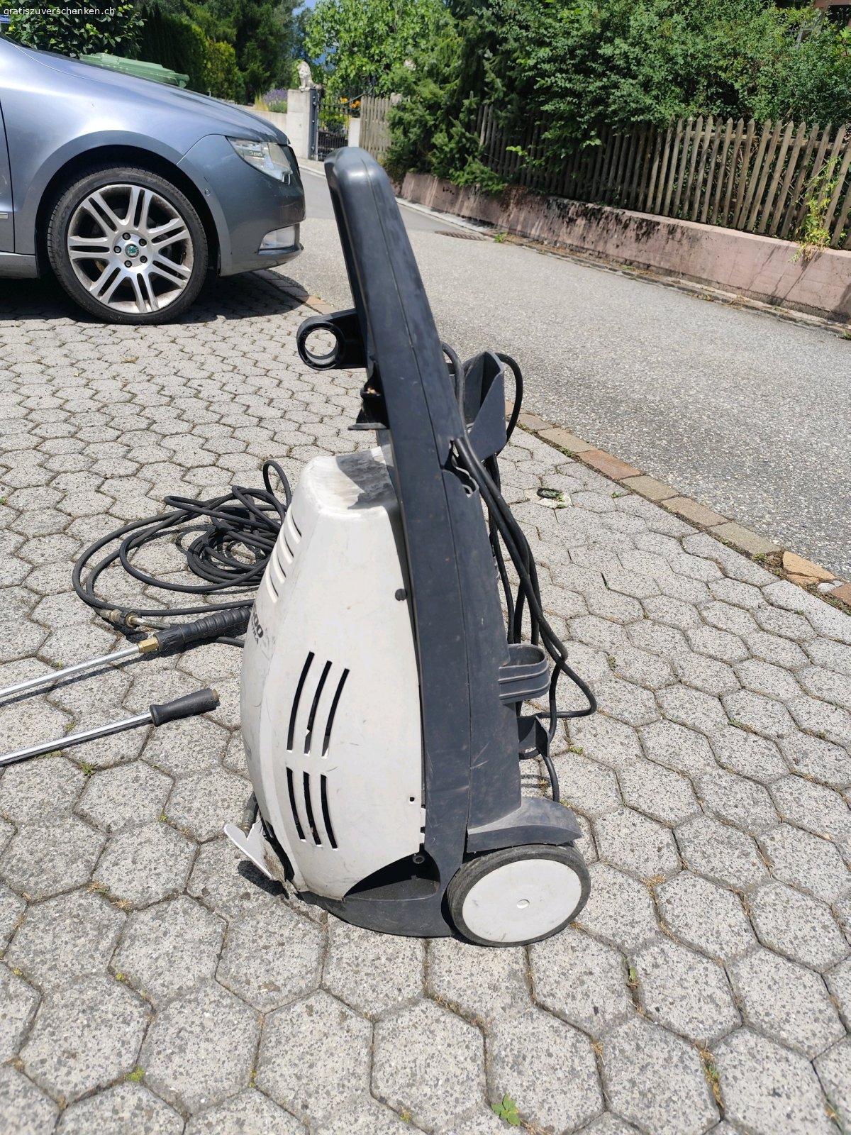 Hochdruckreiniger Gratis. Hochdruckreiniger gratis abzugeben mit 2 verschiedenen Lanzen. Voll funktionsfähig aber optisch stark abgenutzt

Nur Abholung
