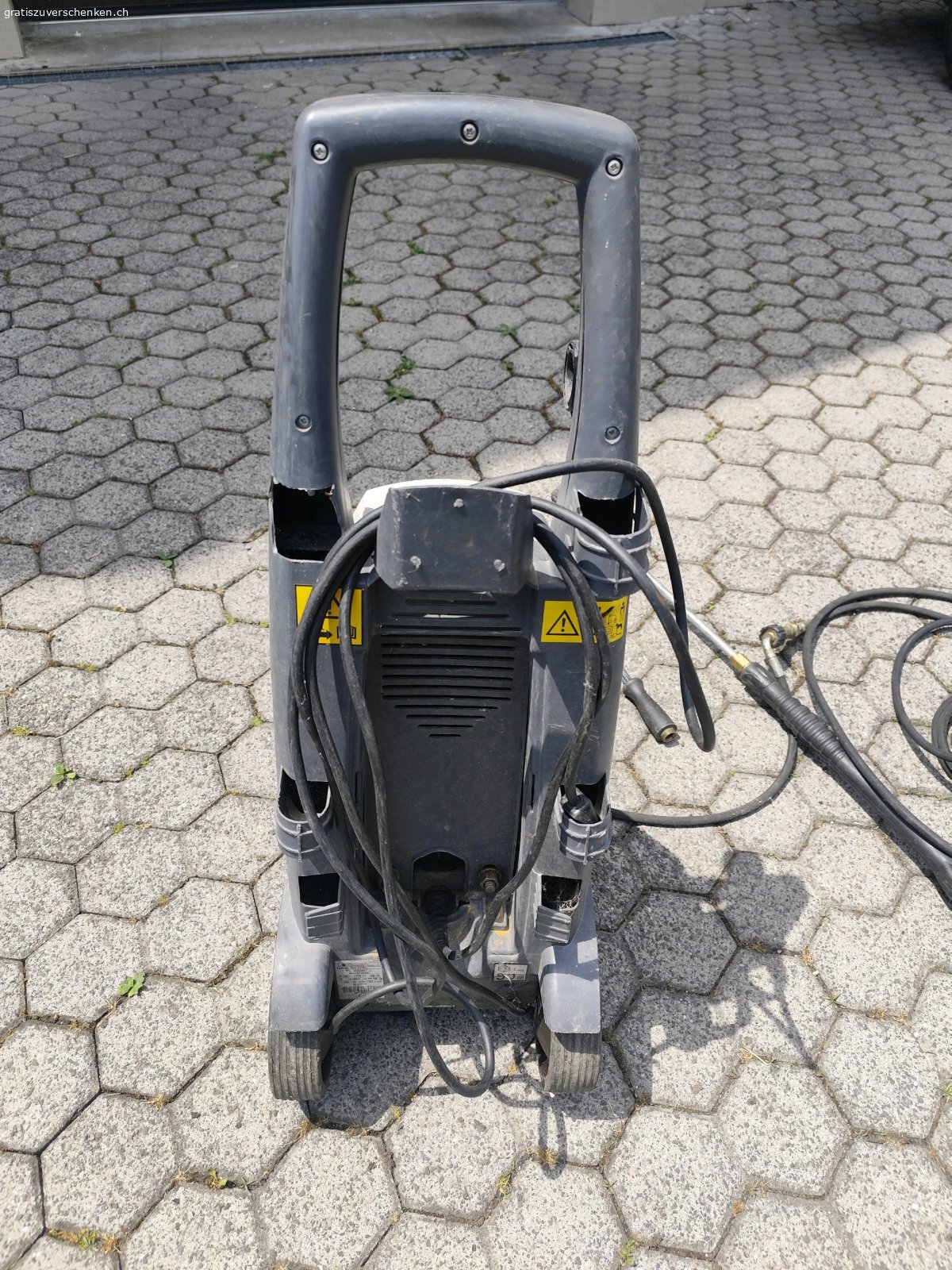 Hochdruckreiniger Gratis. Hochdruckreiniger gratis abzugeben mit 2 verschiedenen Lanzen. Voll funktionsfähig aber optisch stark abgenutzt

Nur Abholung