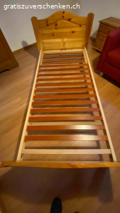 Holzbett. Guter Zustand.
196 Länge x 100 Breite
Zur Abholung in Wangen, SZ.
Gratis. Muss wegen Haushalts-Auflösung entsorgt werden.