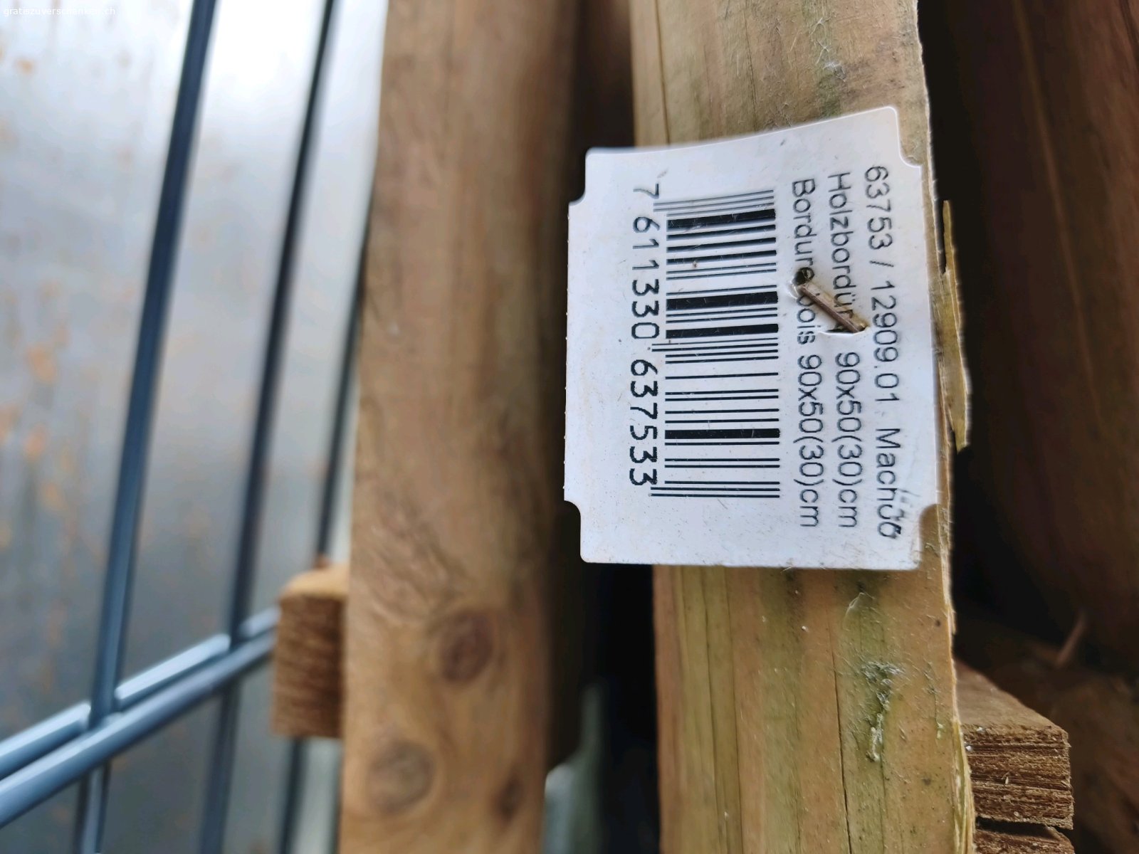 Holzbordür. 6 Stk. Aussenspitzen wo in die erge eingesteckt werden 50cm hoch
Die mittlere 30 cm hoch
Gesamt breite 90cm breit.

Snellst möglich zum abholen.