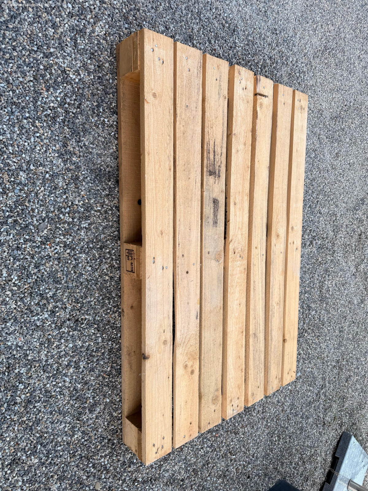 Holzpalette. Eine Holzpalette, unversehrt.