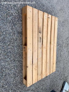 Holzpalette. Eine Holzpalette, unversehrt.