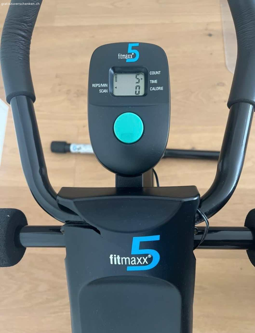 Home Bauchtrainer fitmaxx 5. Marke VITALmaxx, Model fitmaxx 5

Funktioniert einwandfrei und ist in gutem Zustand.

Zwei kleine Defekte: Plastikbruch und Bruch des Stabilisationsteils auf der Rückseite des Teils mit der Anzeige (s. Bilder)

Neupreis ca. CHF 100.00