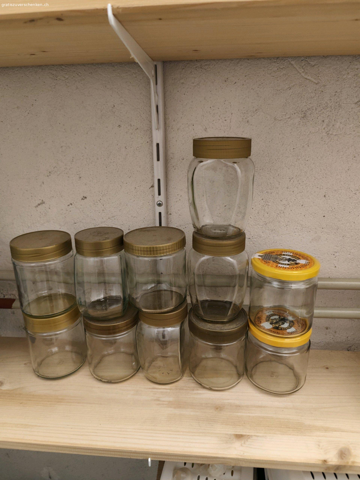 Honiggläser. 11 Honiggläser zu verschenken

sauber und in einwandfreiem Zustand