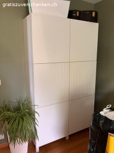 Ikea Besta Korpusse mit Türen in weiss