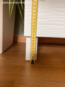 Ikea Besta Korpusse mit Türen in weiss