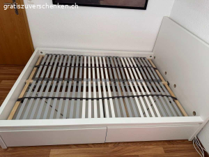 Ikea Bett. Ich verschenke ein gut erhaltenes Ikea Bett 1,80 breit